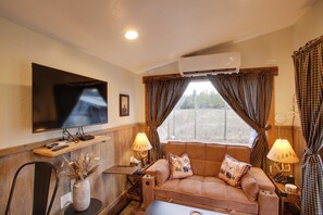 Apartment (0 Bedroom) | Interior - Cozy Couple's Retreat 6 Mi to Lake Pend Oreille (Athol)