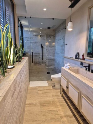 Hair dryer, towels, soap, toilet paper - Luxury Villa Private Pool Security Golf Court Up to 14 People (Playa del Carmen)