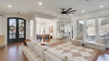 House (4 Bedrooms) | Interior