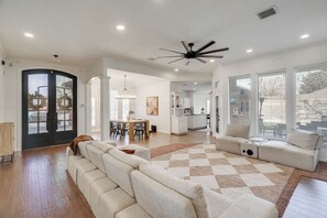 House (4 Bedrooms) | Interior