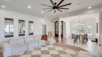 House (4 Bedrooms) | Front of property