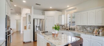 5 Mi to Dtwn Odessa: Modern Pet-friendly Home!