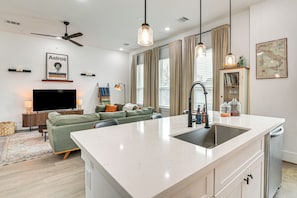 Interior - 4 Mi to Dtwn: Wfh-friendly Retreat in Houston (Houston)