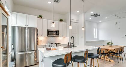 4 Mi to Dtwn: Wfh-friendly Retreat in Houston