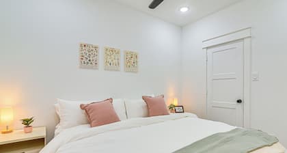 4 Mi to Dtwn: Wfh-friendly Retreat in Houston