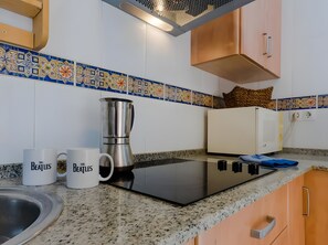 Refrigerador, microondas, parrilla de estufa y lavavajillas 