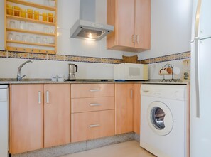 Refrigerador, microondas, parrilla de estufa y lavavajillas 