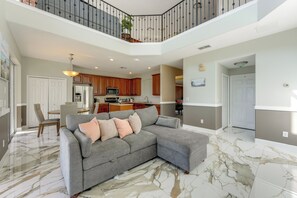 Interior - Fish & Boat Lake Toho: Family Gem Near Theme Parks (Kissimmee)