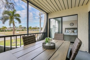 Apartment (1 Bedroom) | Interior - 2 Mi to Tigertail Beach! Resort-style Gem w/ Pool (Marco Island)