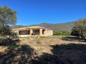 Exterior - Vacation Home Pianottolli South Corsica (Figari)