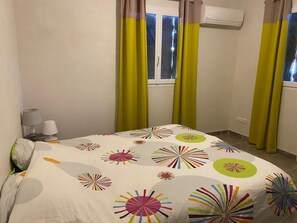 4 bedrooms, iron/ironing board, bed sheets - Vacation Home Pianottolli South Corsica (Figari)