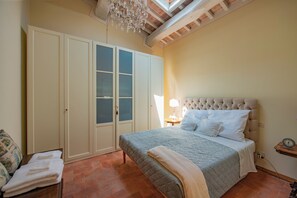 2 bedrooms, iron/ironing board, WiFi, bed sheets - Villa Charming Olive Harmony (Volterra)