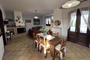Dining - Villa sole cozy villa located in the countryside cica 3 km from town (SAN VITO DEI NORMANNI)