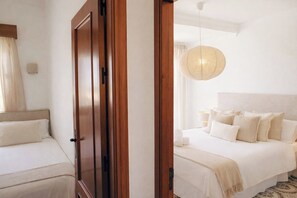 4 habitaciones, tabla de planchar con plancha, wifi y ropa de cama 