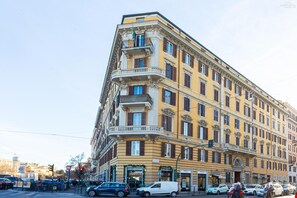 Front of property - Shanti Apartment (Rome)