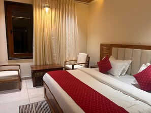 Laptop workspace, free WiFi - Hotel Signature Stayz by Admire Room  (New Delhi)