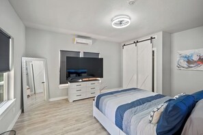 6 chambres, fer et planche à repasser, lit de bébé portatif