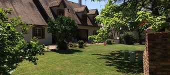 Apartment 'Les Alliots' with Private Terrace, Private Garden and Wi-Fi