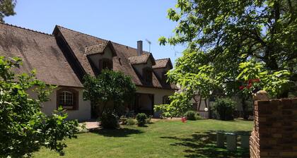 Apartment 'Les Alliots' with Private Terrace, Private Garden and Wi-Fi