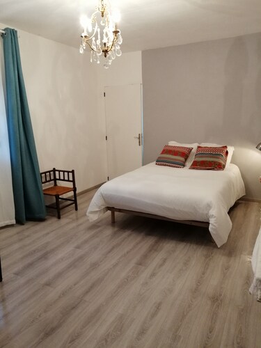 Apartment 'Les Alliots' with Private Terrace, Private Garden and Wi-Fi