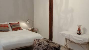 Iron/ironing board, WiFi, bed sheets, wheelchair access