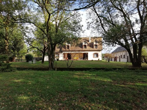 Apartment 'Les Alliots' with Private Terrace, Private Garden and Wi-Fi