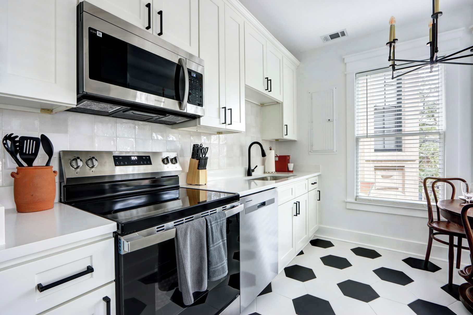 雪櫃、微波爐、焗爐、爐具