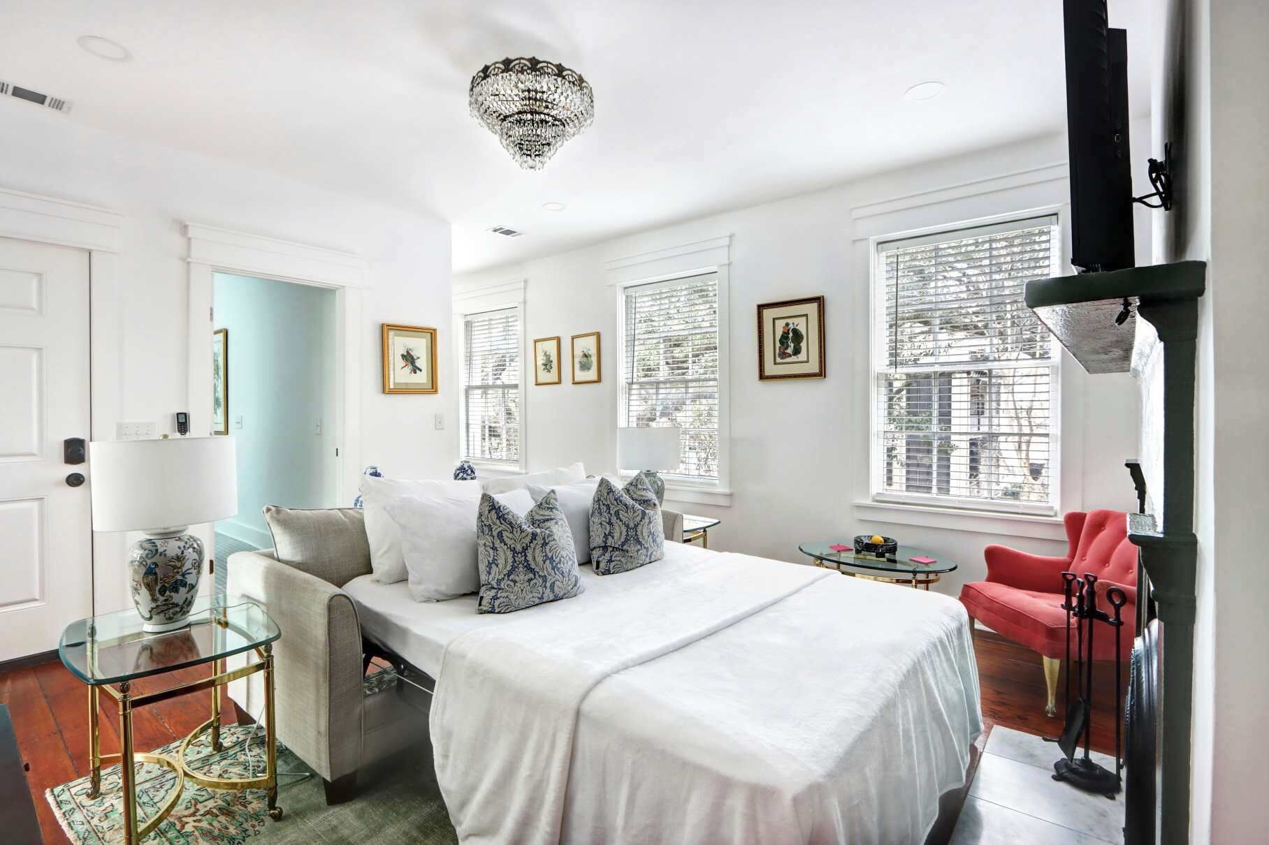 Iron/ironing board, WiFi, bed sheets