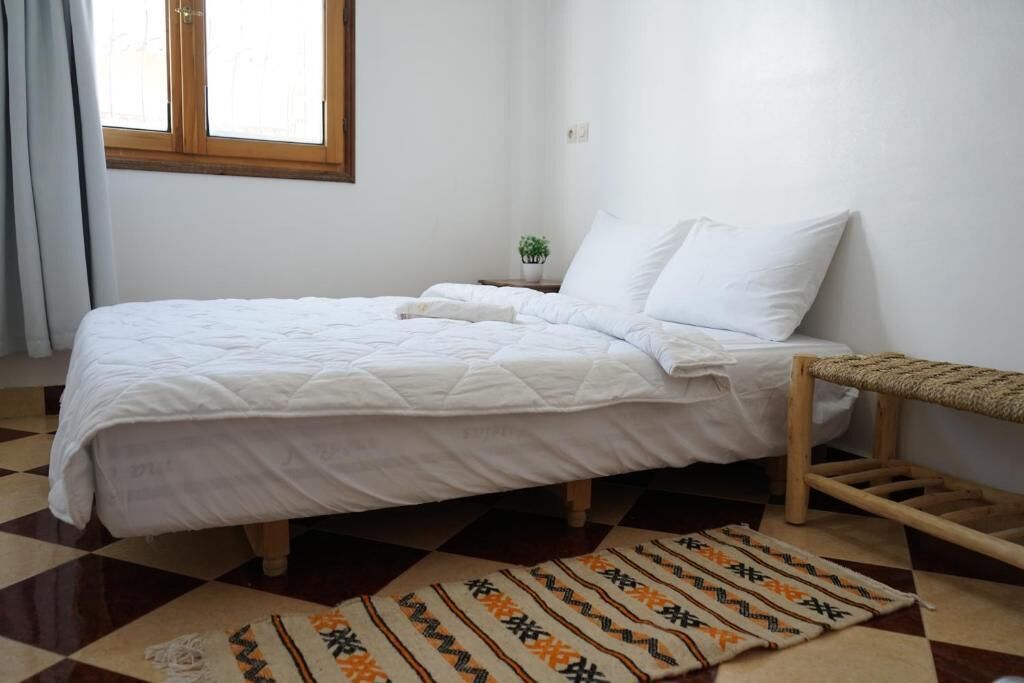 Tweepersoonskamer, uitzicht op stad | Een laptopwerkplek