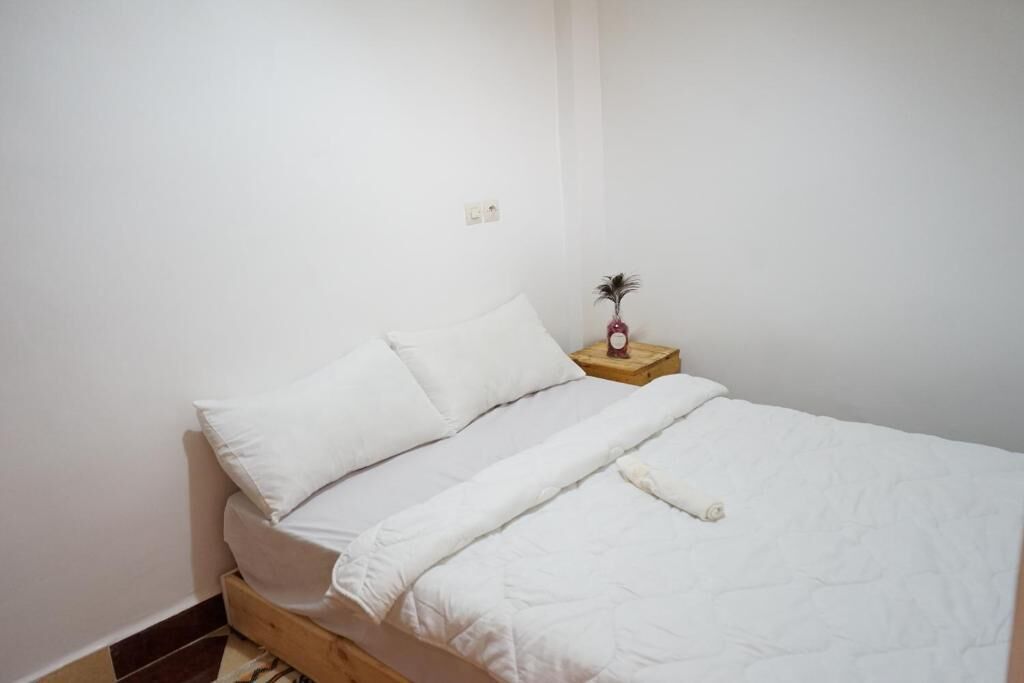 Economy tweepersoonskamer | Een laptopwerkplek