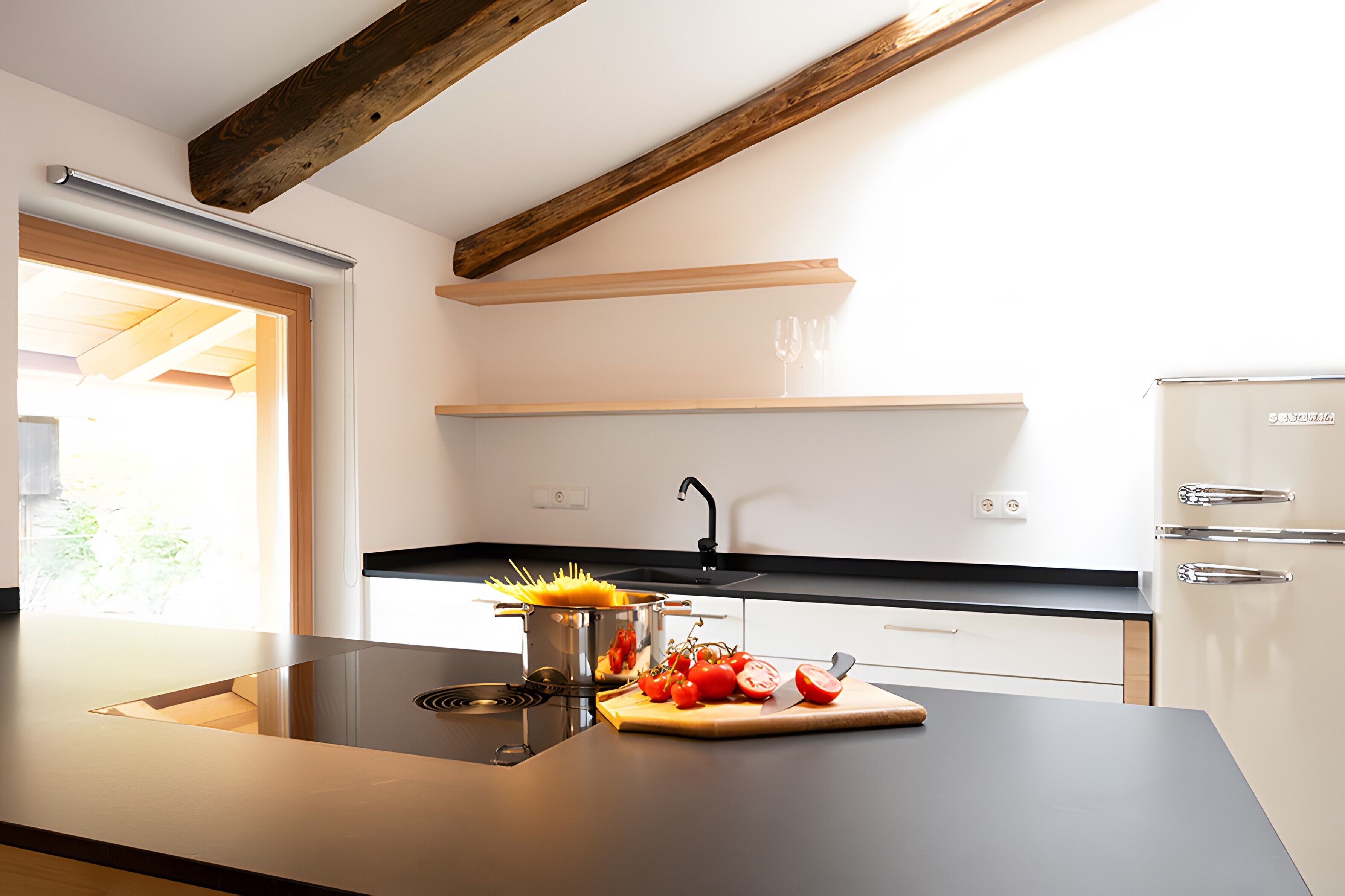 Frigorifero, forno, piano cottura, lavastoviglie