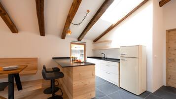 Frigorifero, forno, piano cottura, lavastoviglie