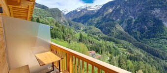 Apartment 'Wasserfallspitz' – Mountain Views, Sunny Balcony & Farmhouse Charm