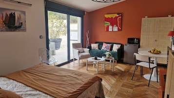 WiFi, bed sheets, wheelchair access