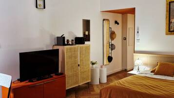 WiFi, bed sheets, wheelchair access