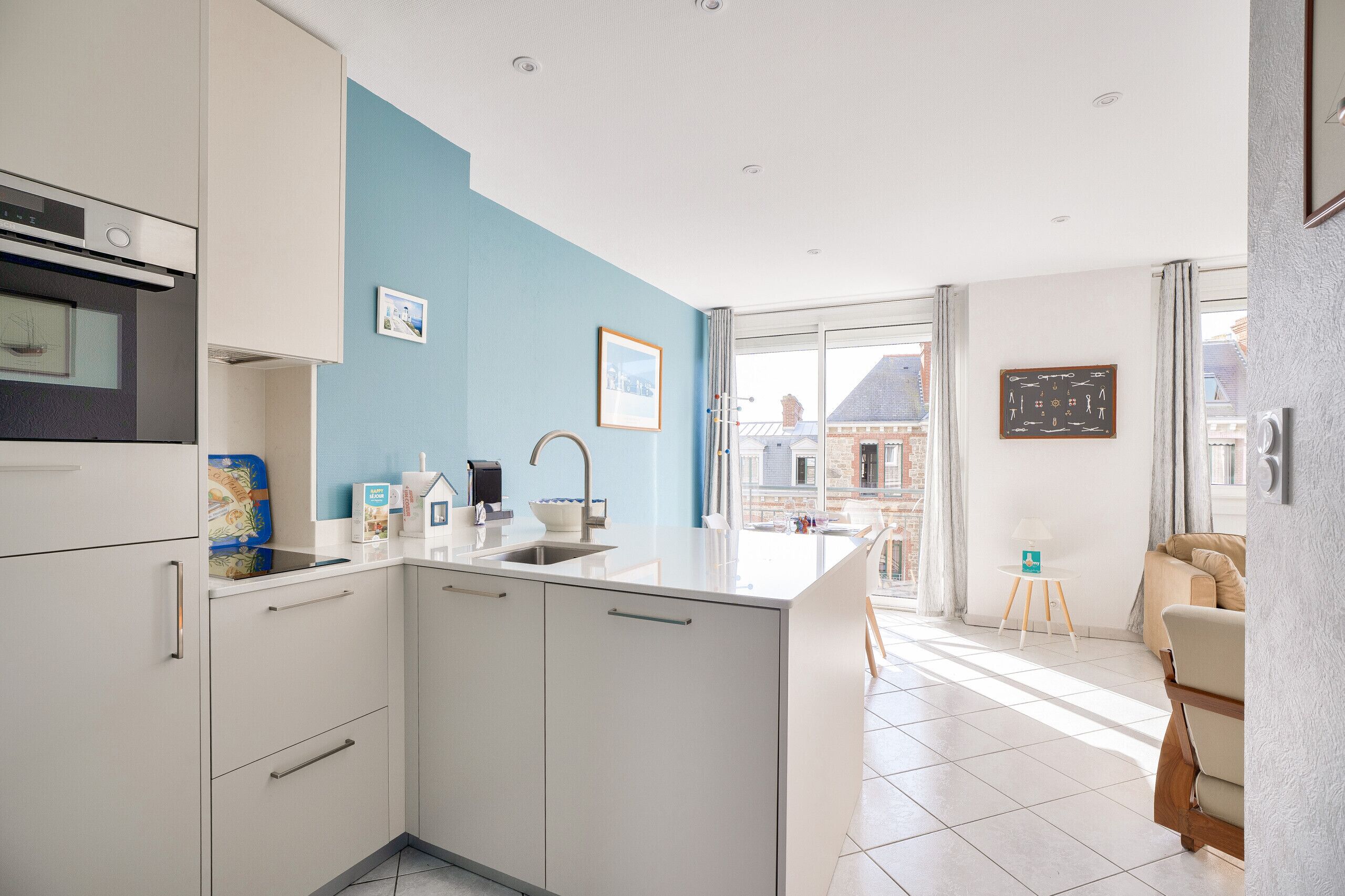 Réfrigérateur, micro-ondes, four, lave-vaisselle