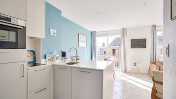 Réfrigérateur, micro-ondes, four, lave-vaisselle