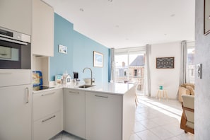 Réfrigérateur, micro-ondes, four, lave-vaisselle