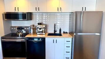 Coffee/tea maker, fridge, microwave, oven