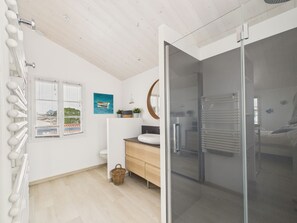 Shower, hair dryer - 500 m from the beach, garden, house for 8 (L'Epine)