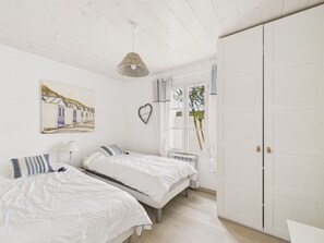 4 bedrooms, iron/ironing board, free WiFi - 500 m from the beach, garden, house for 8 (L'Epine)