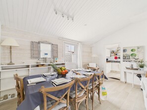 Dining - 500 m from the beach, garden, house for 8 (L'Epine)