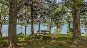 Outdoor dining - Sunset Island Cottage.Your Private Island on Grand Lake! (Jay)