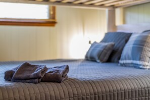 Tabla de planchar con plancha, wifi gratis y ropa de cama 