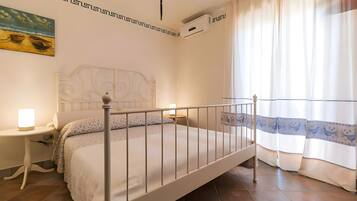 Strykjärn/strykbräda, wi-fi och sängkläder