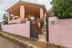 Exterior - Holiday Home 'Villa Romana Porto Istana' with Private Terrace, Wi-Fi & Air Conditioning (Porto Istana)