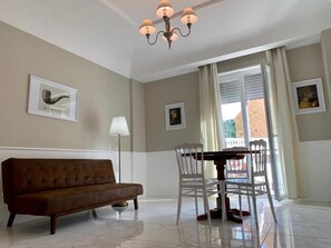 Comfort Apartment, Balcony, City View | Living area | TV - Corso Garibaldi Art Suites (Agropoli)