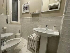 Kamar Double Standar | Kamar mandi