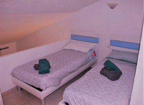 3 bedrooms, iron/ironing board, WiFi, bed sheets