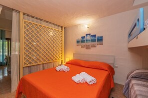 3 bedrooms, iron/ironing board, WiFi, bed sheets - Villa Kima Cristallo Sole Ruiu: Mountain View, Wi-Fi, AC, Shared Pool (Sole Ruiu)